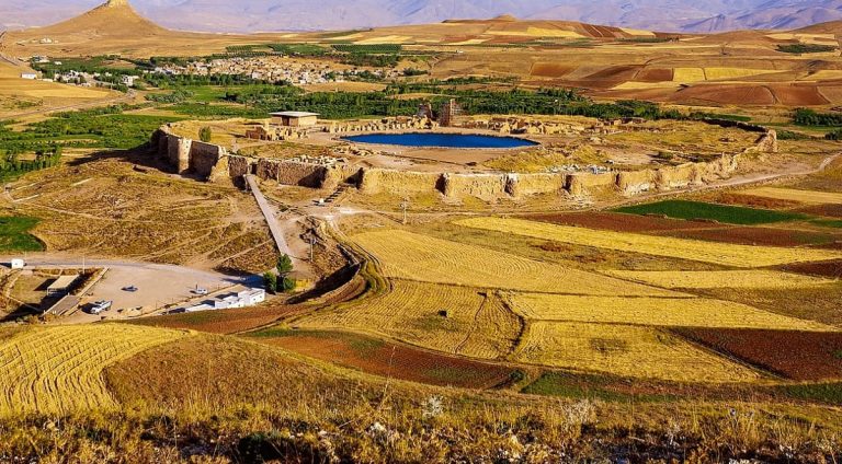 تخت سلیمان در کدام شهر است؟